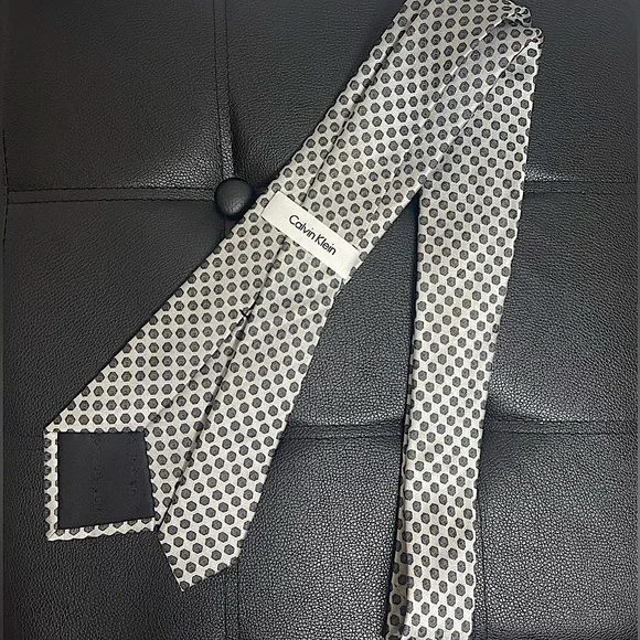 Men's Calvin Klein Tie - Picture 2 of 4